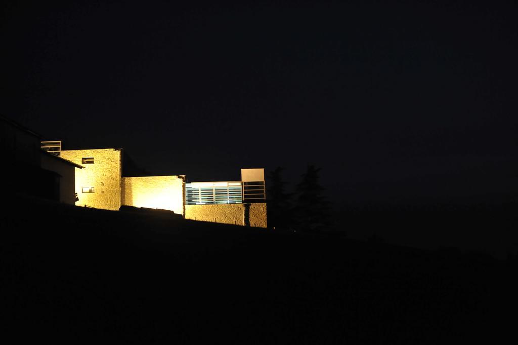 Hotel Ca' Del Lupo Montelupo Albese Exterior foto