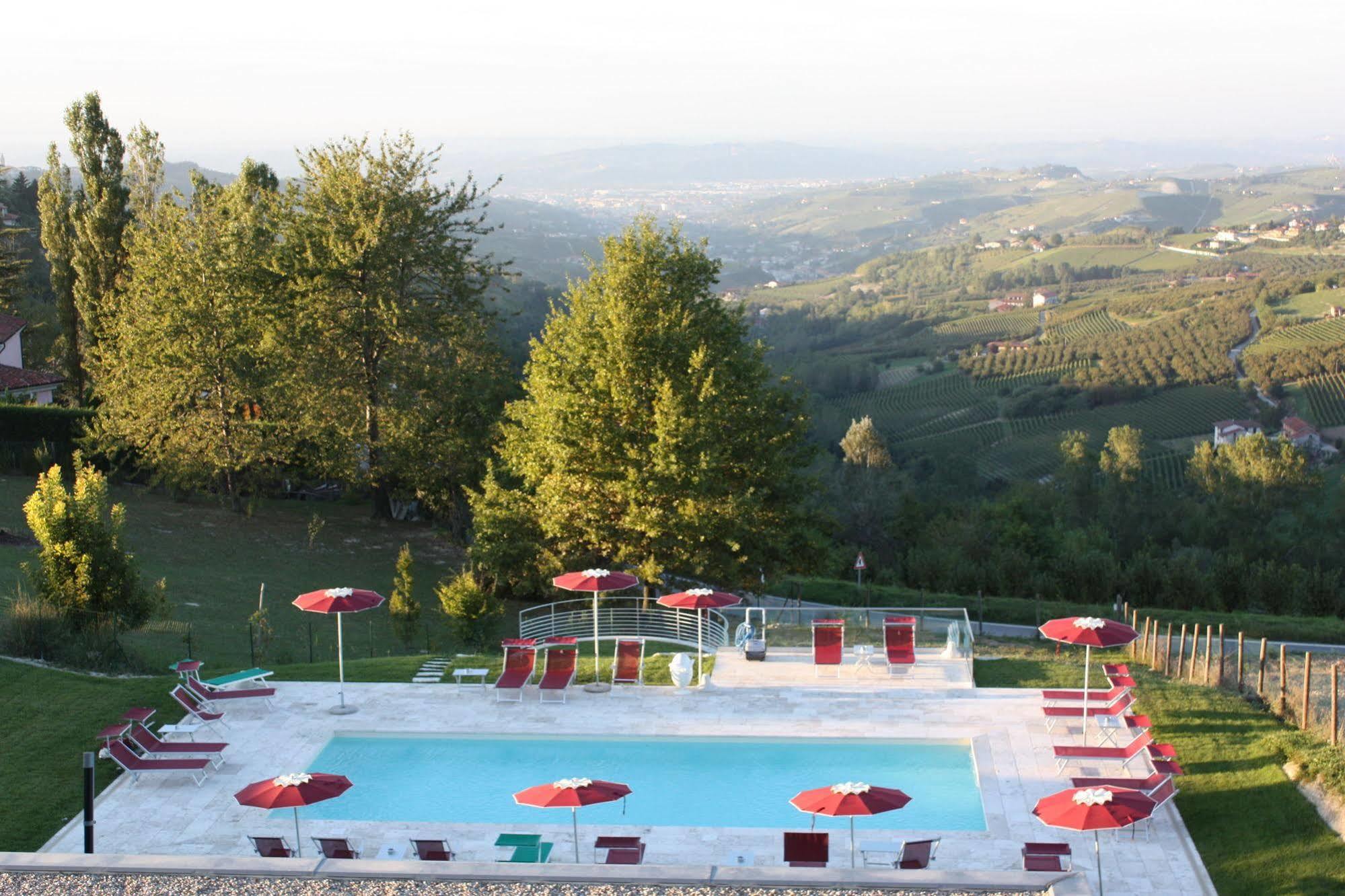 Hotel Ca' Del Lupo Montelupo Albese Exterior foto